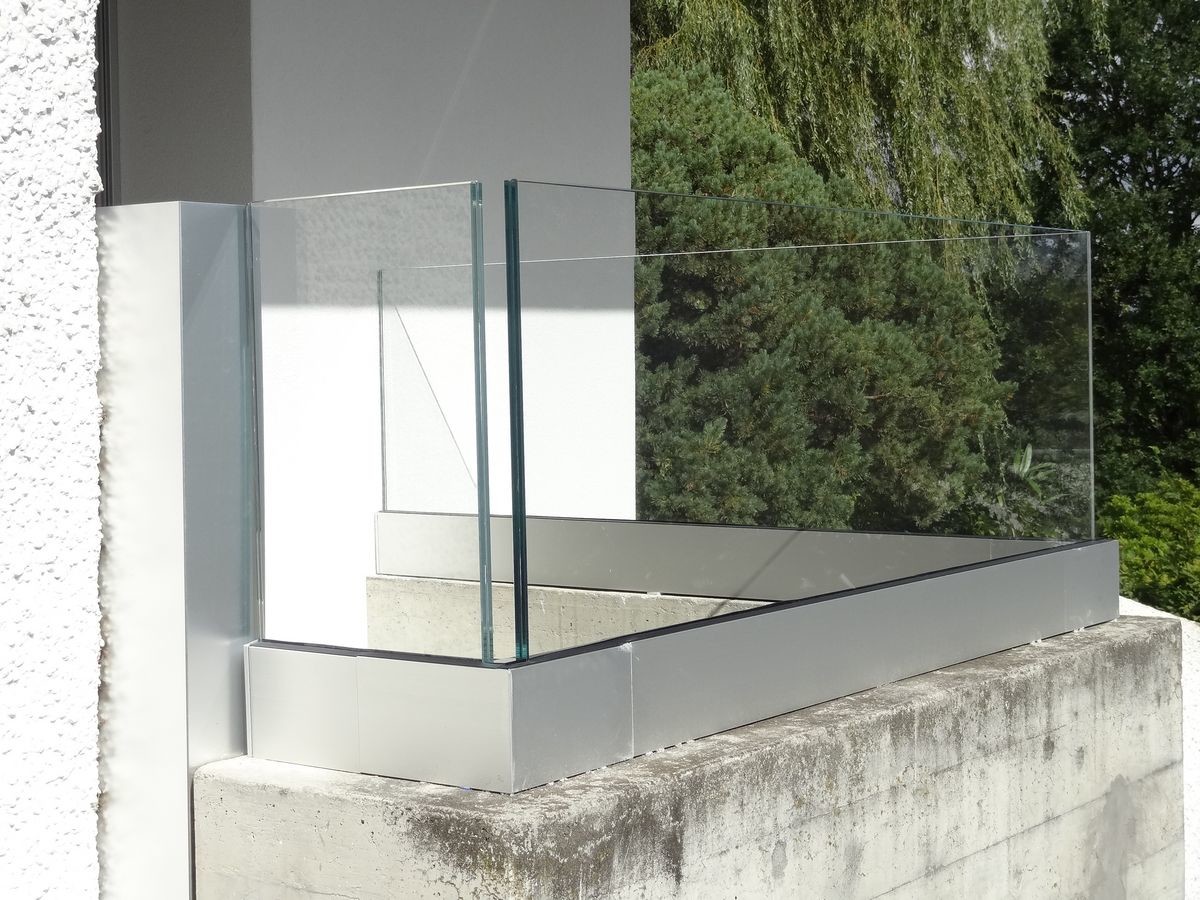 Aluminium 6063 T5 Frameless Balcony Glass Railing Brushed Dan Cermin Finish